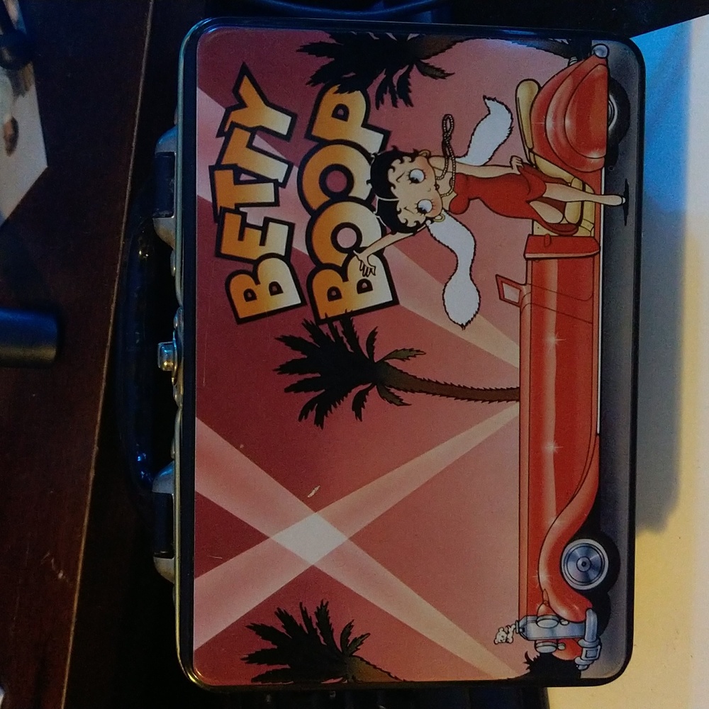 Betty boop  tin metal lunchbox